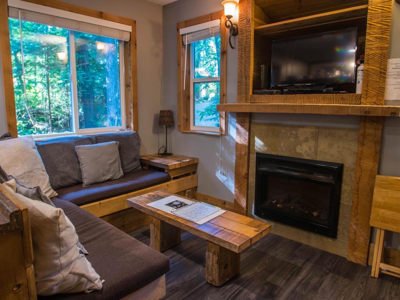 Surfs Inn Rainforest Cottages Ucluelet Esterno foto