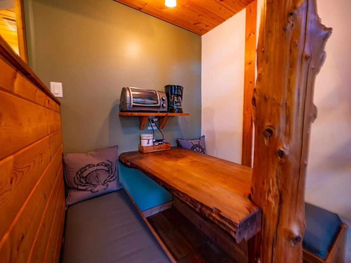 Surfs Inn Rainforest Cottages Ucluelet Esterno foto